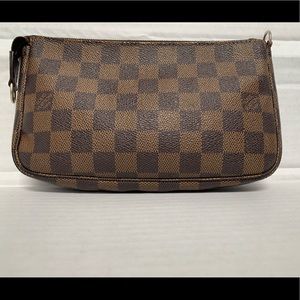 🎈SOLD 🎈 Louis Vuitton Pochette Accessories DE